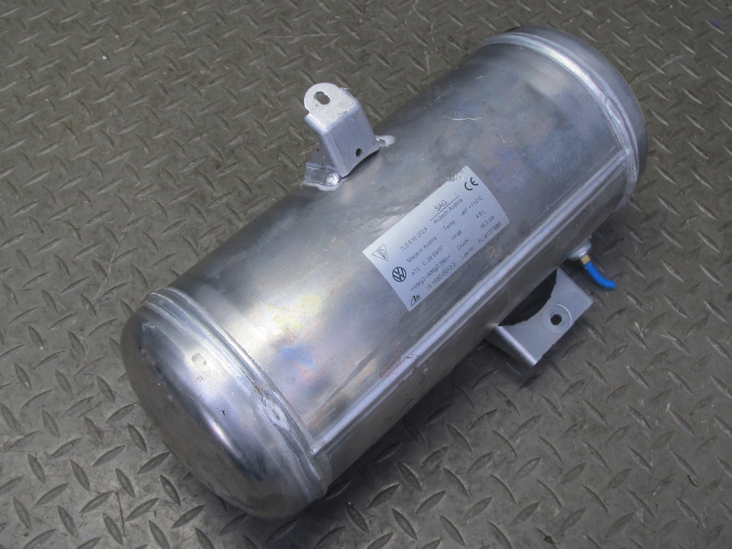 2003-2010 Porsche Cayenne 955 957 Air Suspension Pressure Tank Accumulator