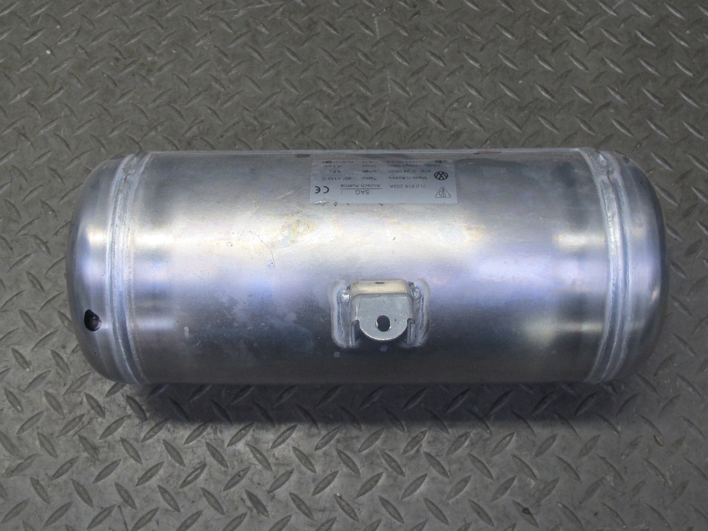 2003-2010 Porsche Cayenne 955 957 Air Suspension Pressure Tank Accumulator