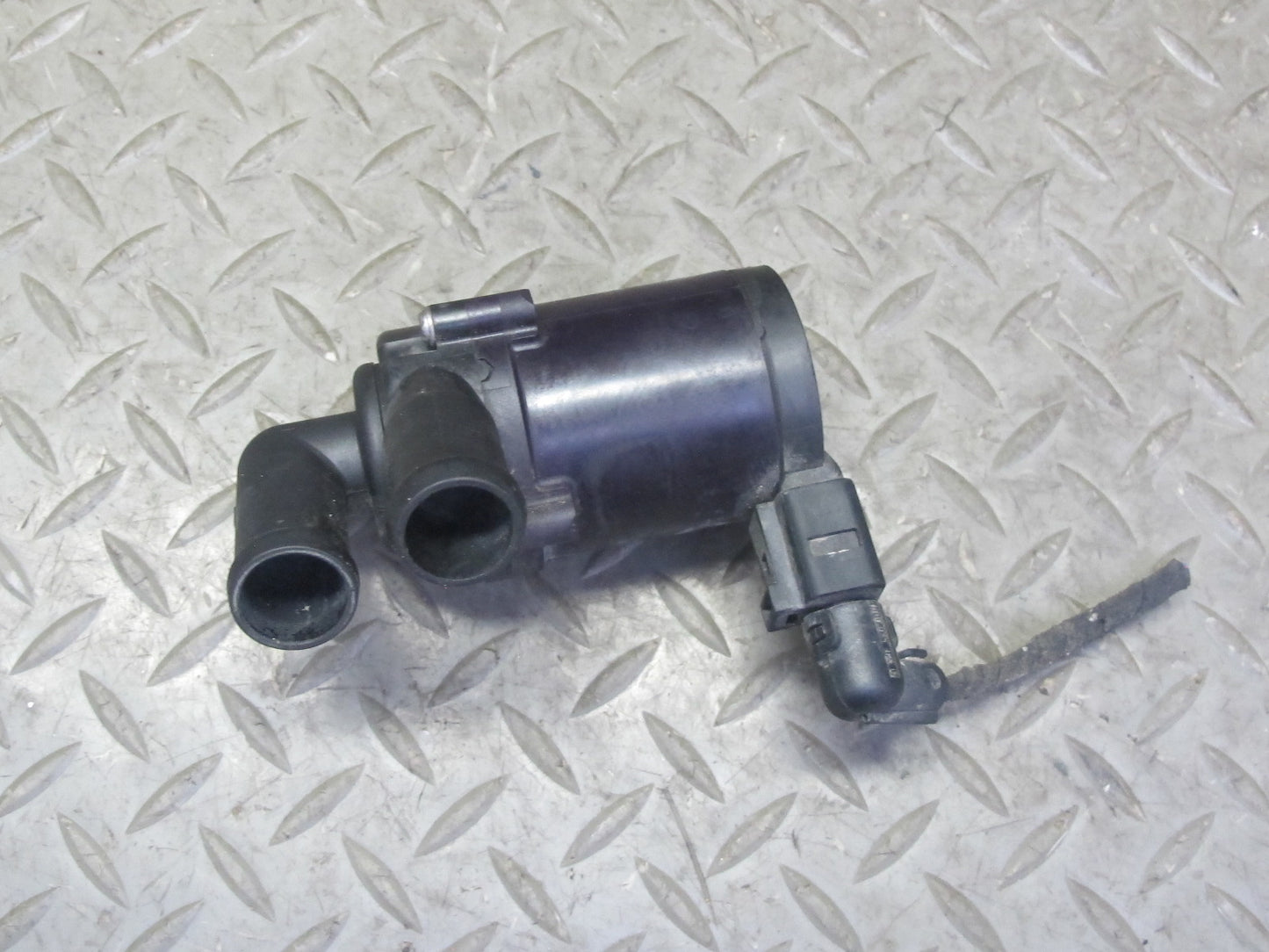 2003-2010 Porsche Cayenne 957 Engine Auxiliary Secondary Coolant Water Pump