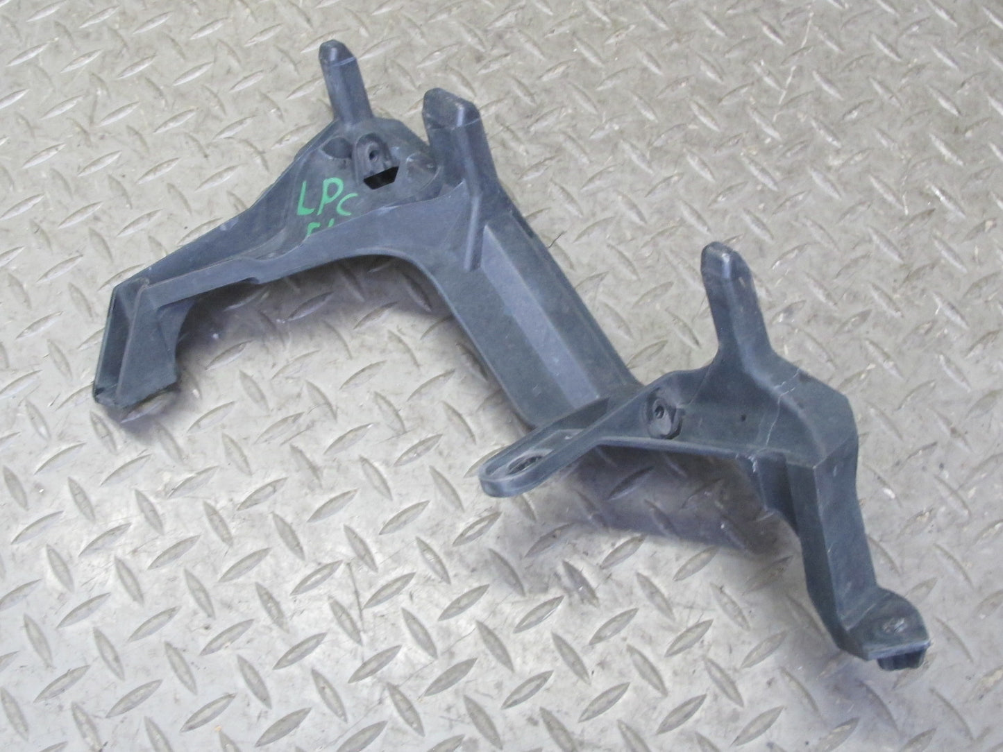 2008-2010 Porsche Cayenne 957 Front Left Bumper Mount Bracket Support 7L5807889