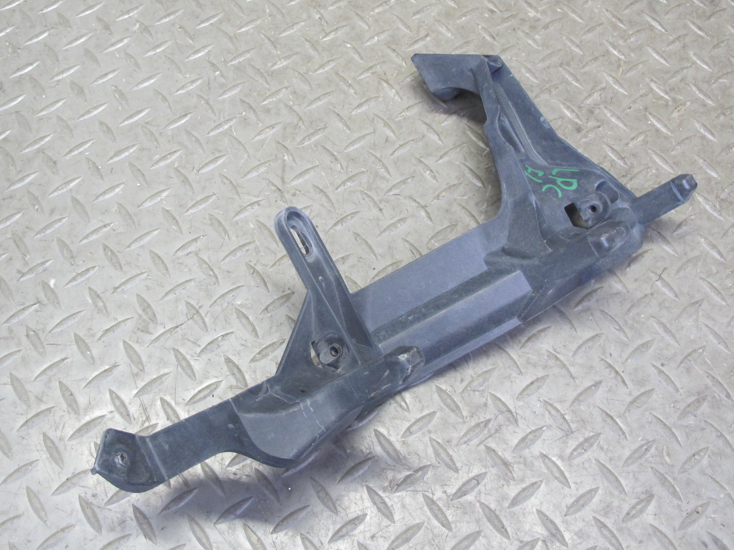 2008-2010 Porsche Cayenne 957 Front Left Bumper Mount Bracket Support 7L5807889