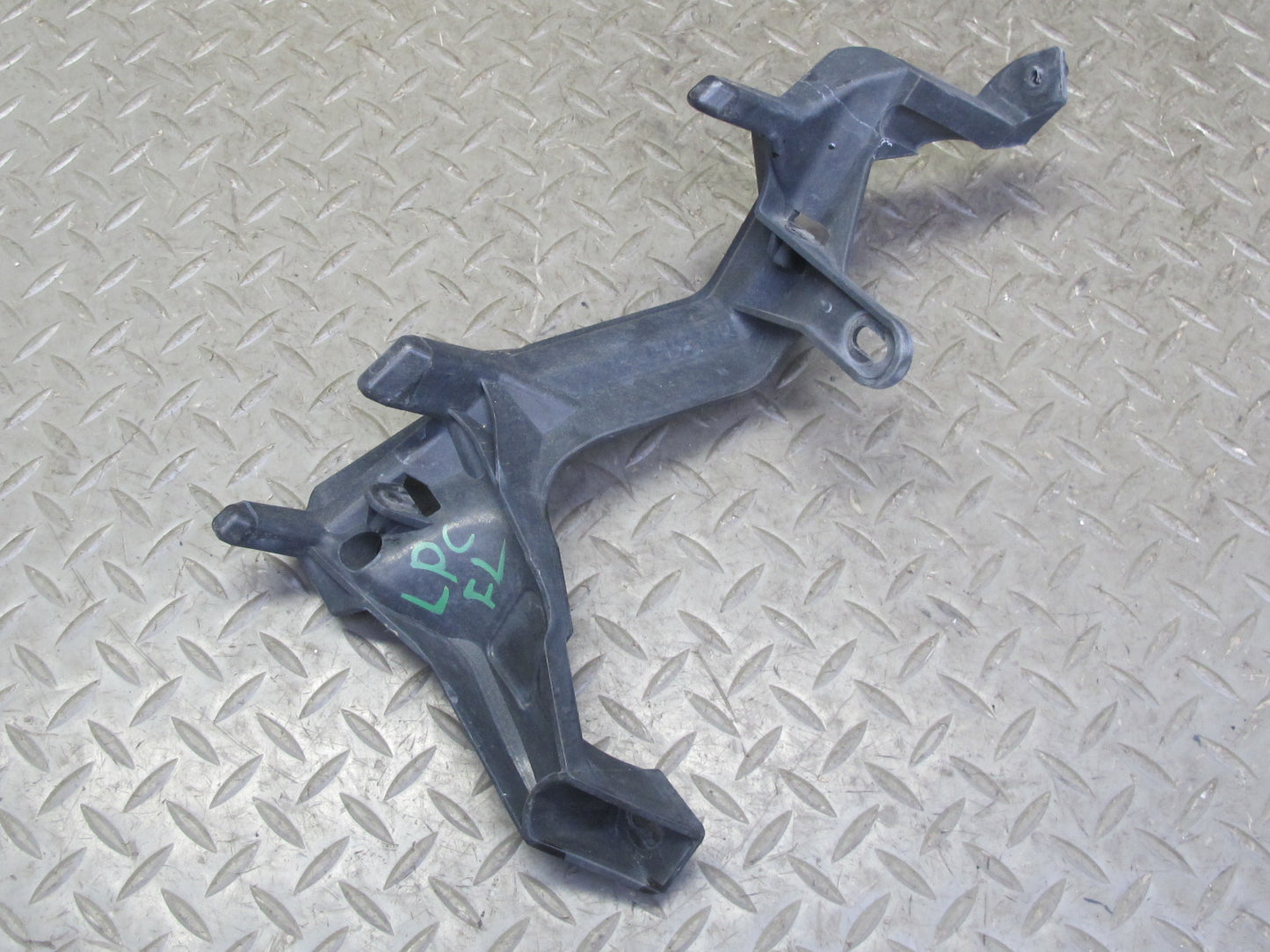2008-2010 Porsche Cayenne 957 Front Left Bumper Mount Bracket Support 7L5807889