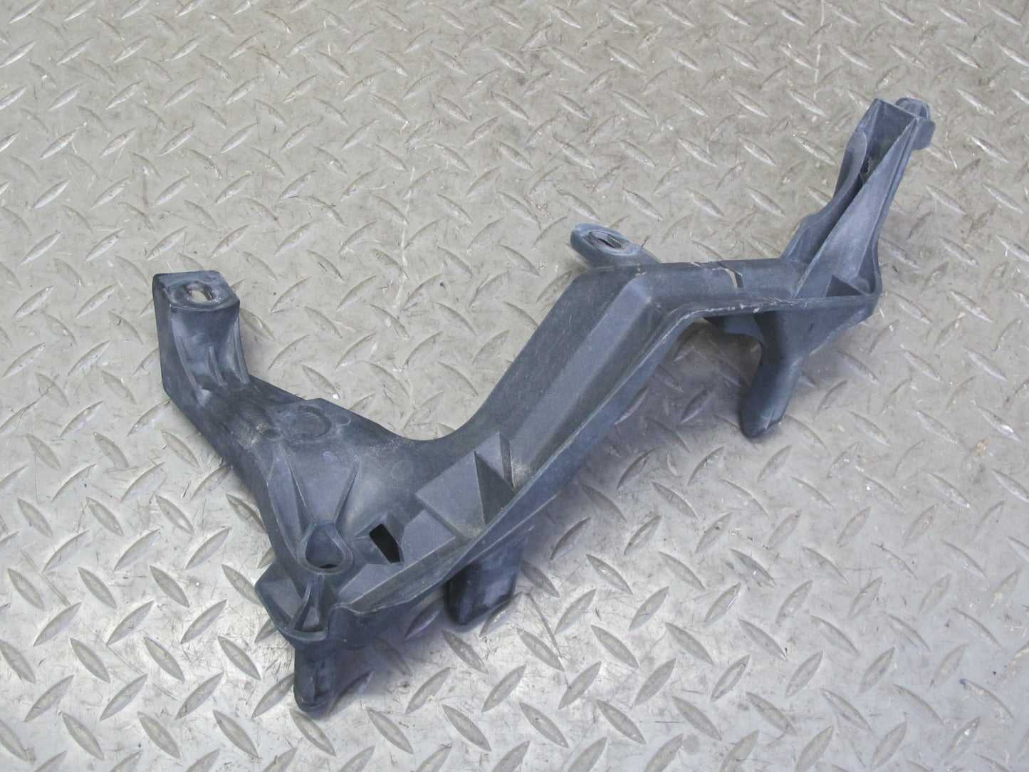 2008-2010 Porsche Cayenne 957 Front Left Bumper Mount Bracket Support 7L5807889