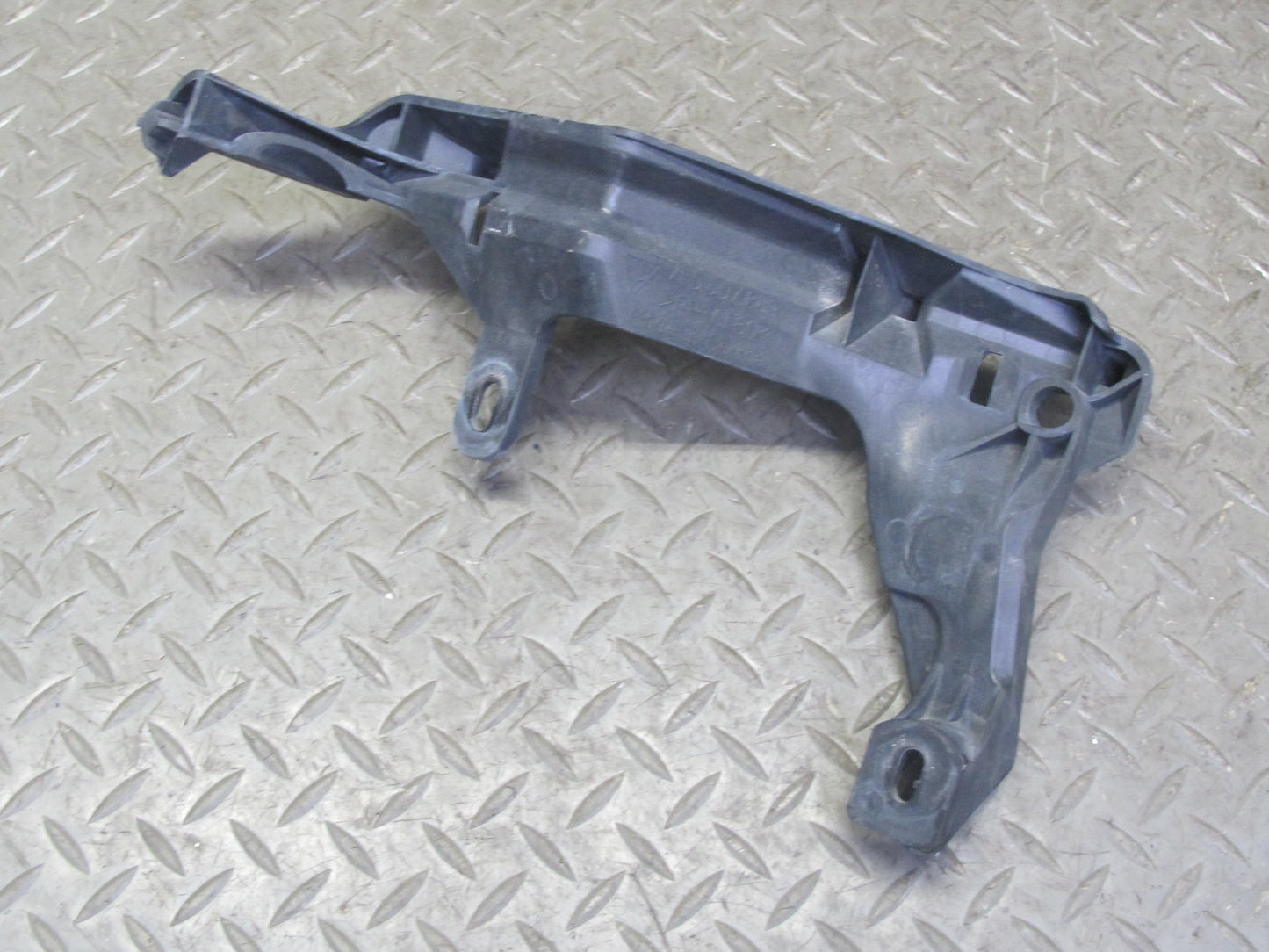 2008-2010 Porsche Cayenne 957 Front Left Bumper Mount Bracket Support 7L5807889