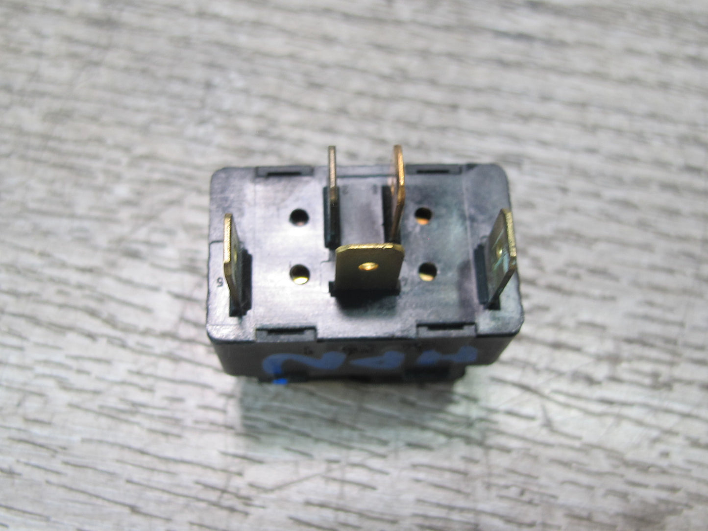 2001-2005 Porsche 911 Carrera 996 Rear Engine Trunk Lid Release Switch