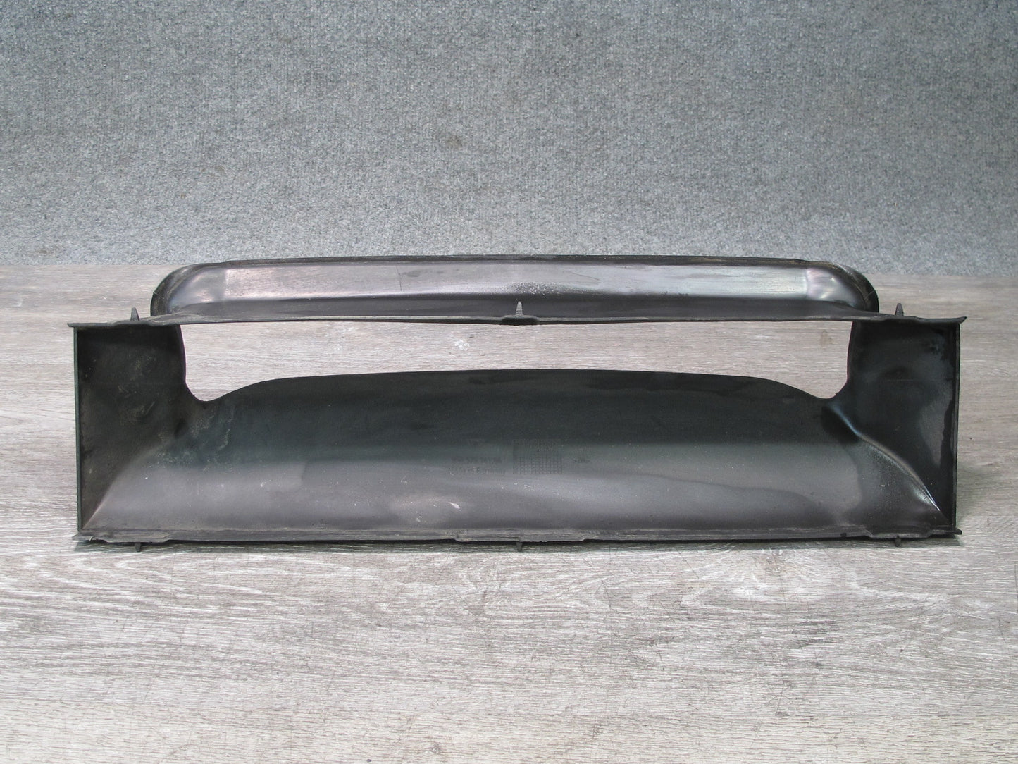 1999-2005 Porsche 911 Carrera 996 Engine Radiator Center Air Duct Guide