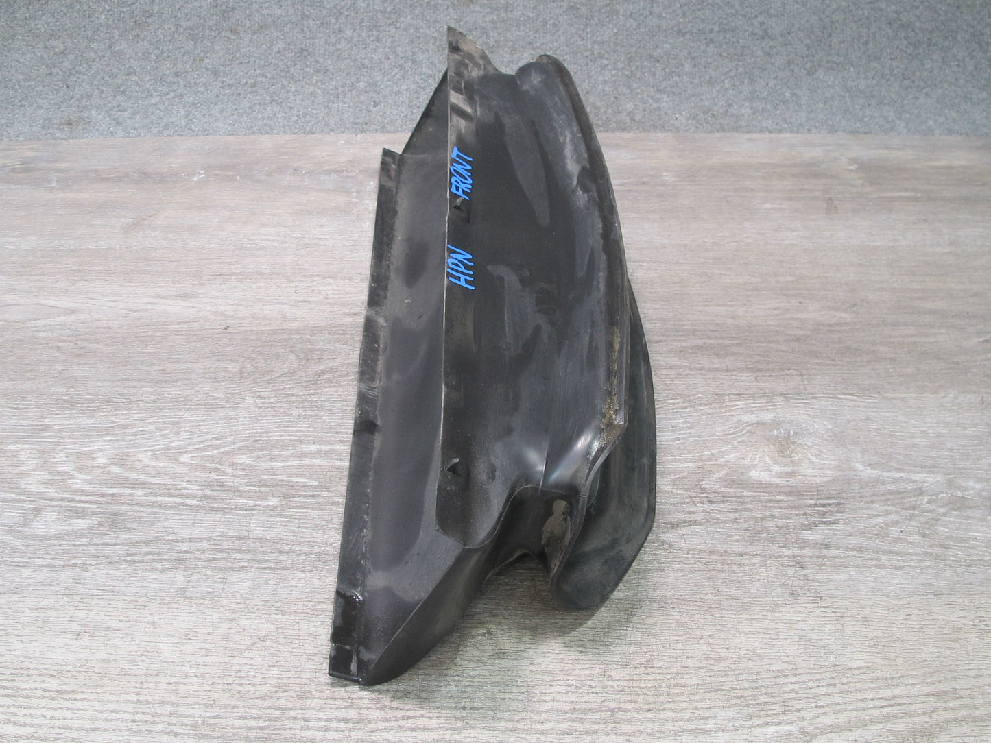 1999-2005 Porsche 911 Carrera 996 Engine Radiator Center Air Duct Guide