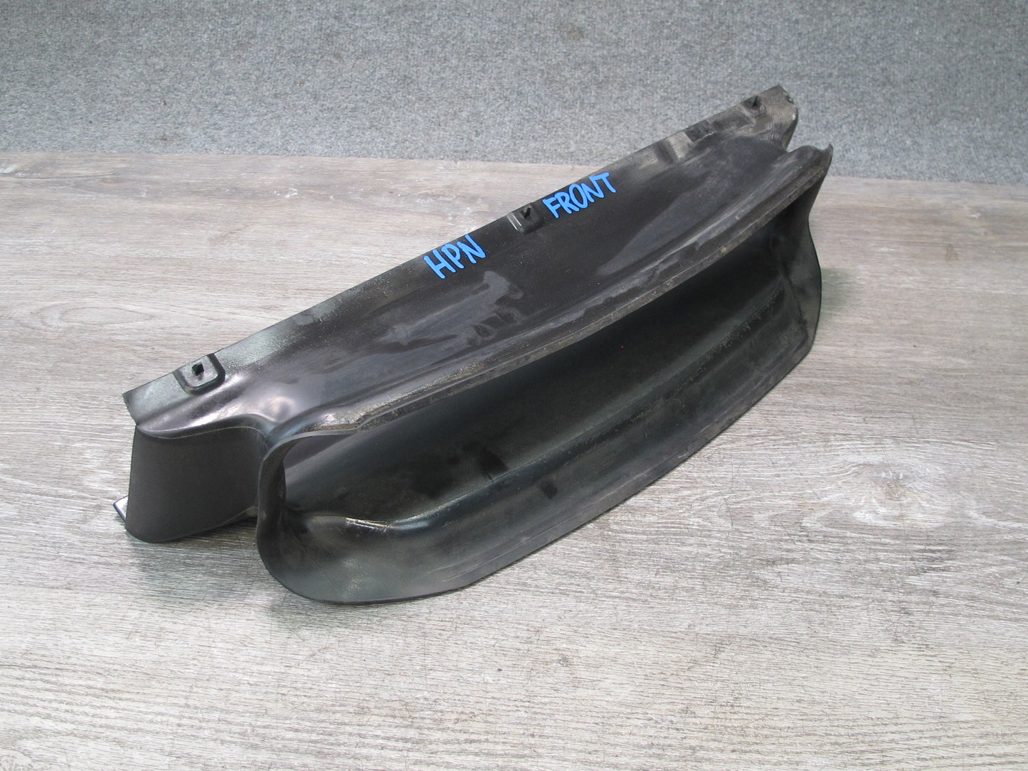 1999-2005 Porsche 911 Carrera 996 Engine Radiator Center Air Duct Guide