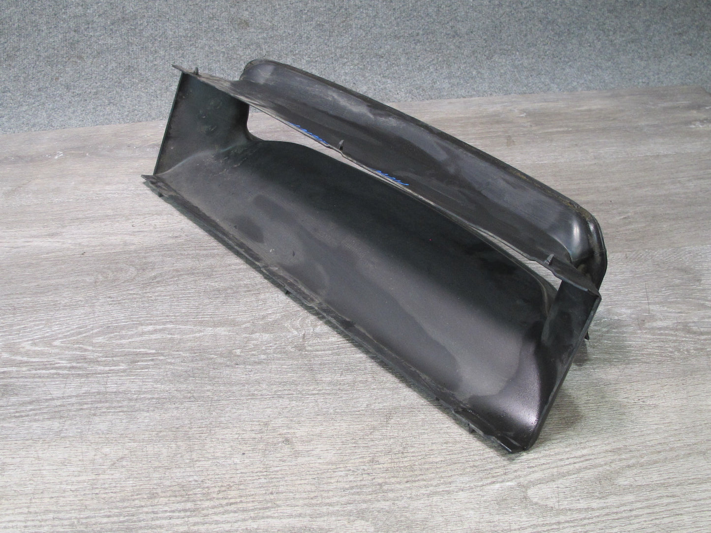 1999-2005 Porsche 911 Carrera 996 Engine Radiator Center Air Duct Guide