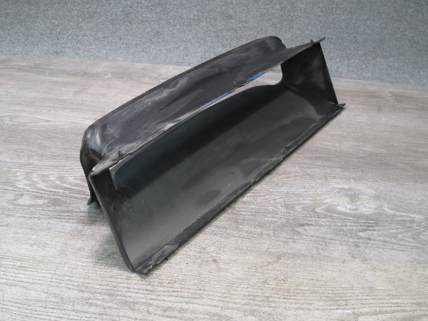 1999-2005 Porsche 911 Carrera 996 Engine Radiator Center Air Duct Guide
