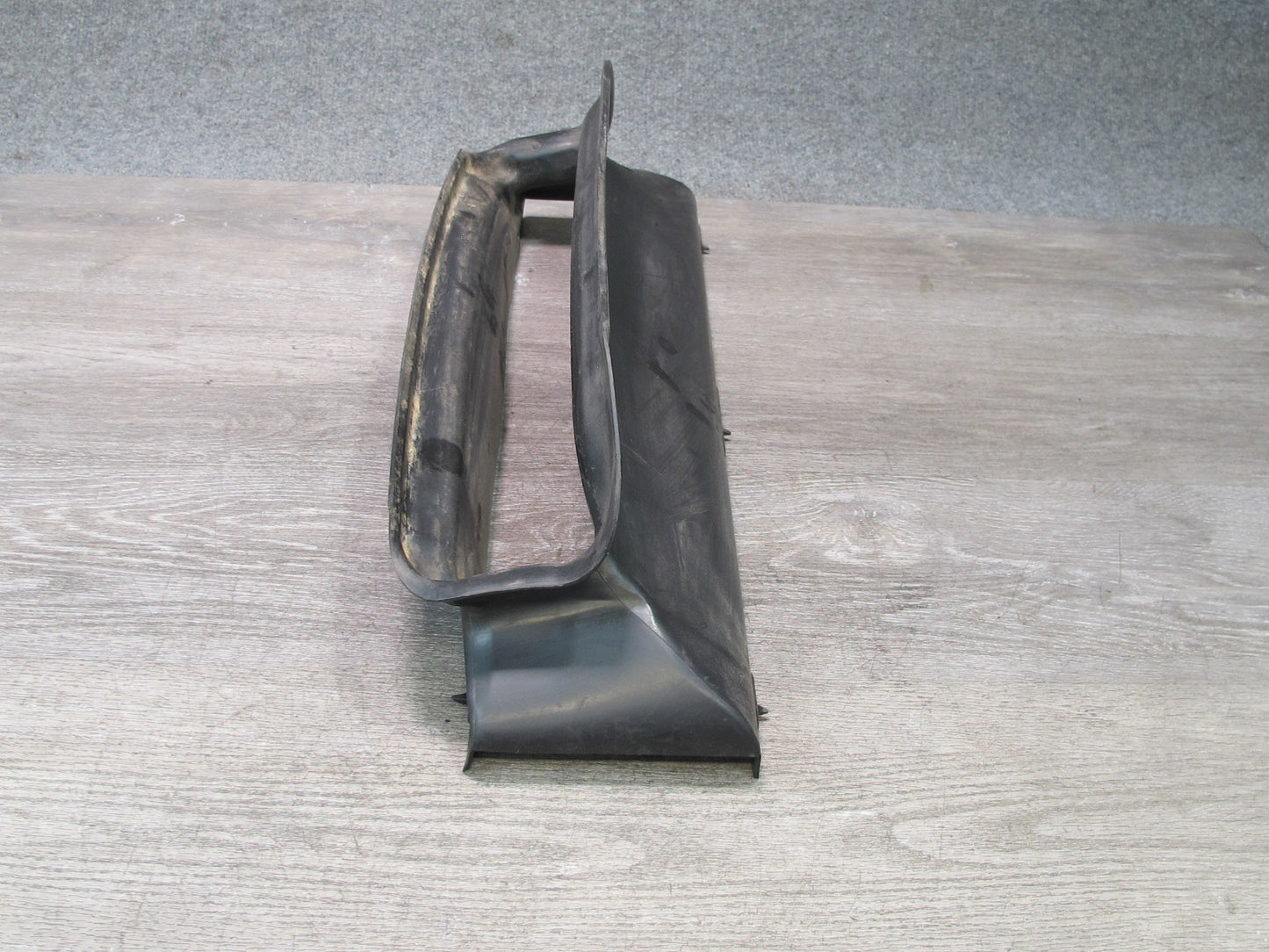 1999-2005 Porsche 911 Carrera 996 Engine Radiator Center Air Duct Guide