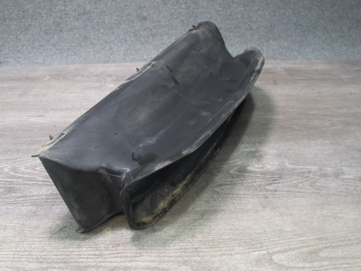 1999-2005 Porsche 911 Carrera 996 Engine Radiator Center Air Duct Guide
