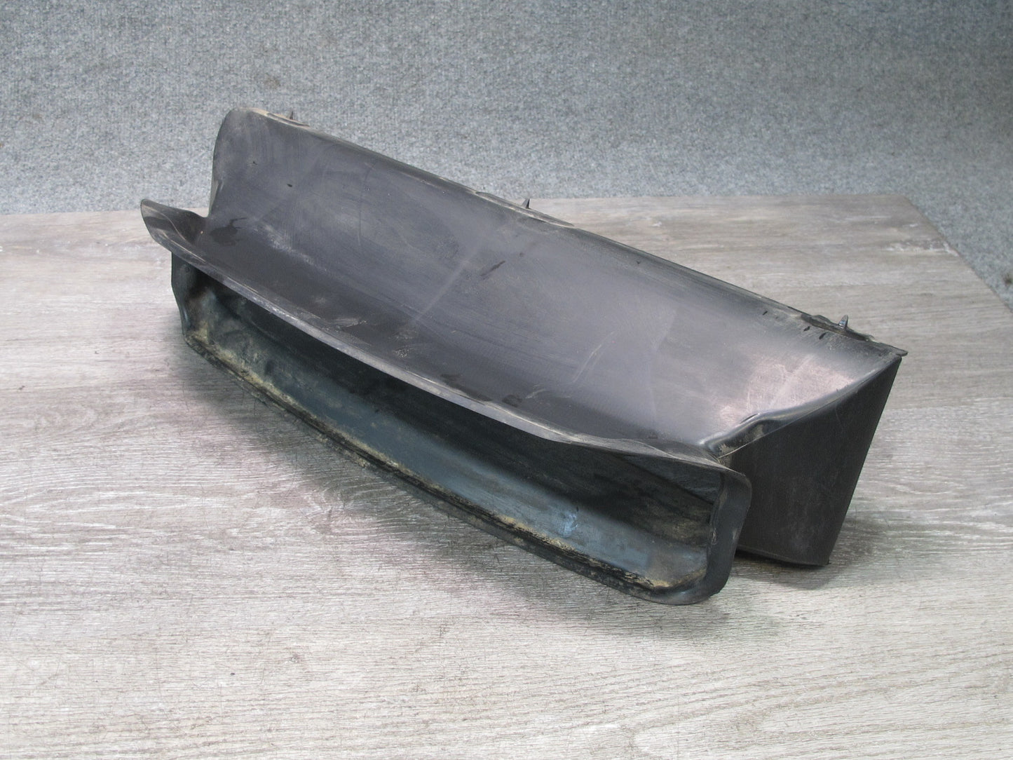 1999-2005 Porsche 911 Carrera 996 Engine Radiator Center Air Duct Guide