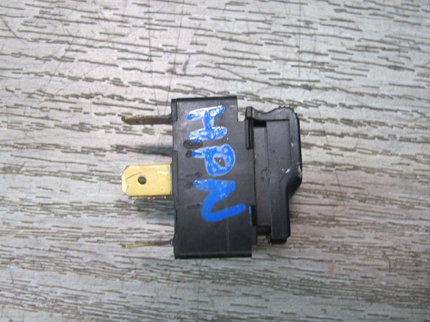 2002-2005 Porsche 911 Carrera 996 Front Hood Trunk Lid Release Switch Button