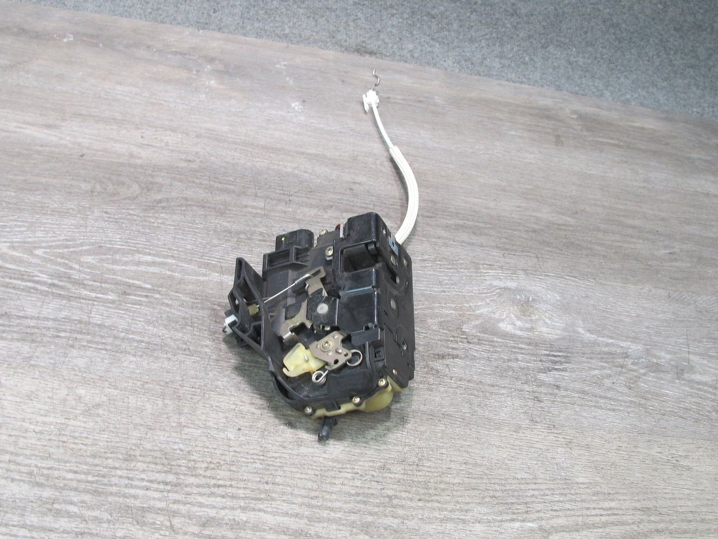 1999-2005 Porsche 911 Carrera 996 Front Left Side Door Lock Latch Actuator