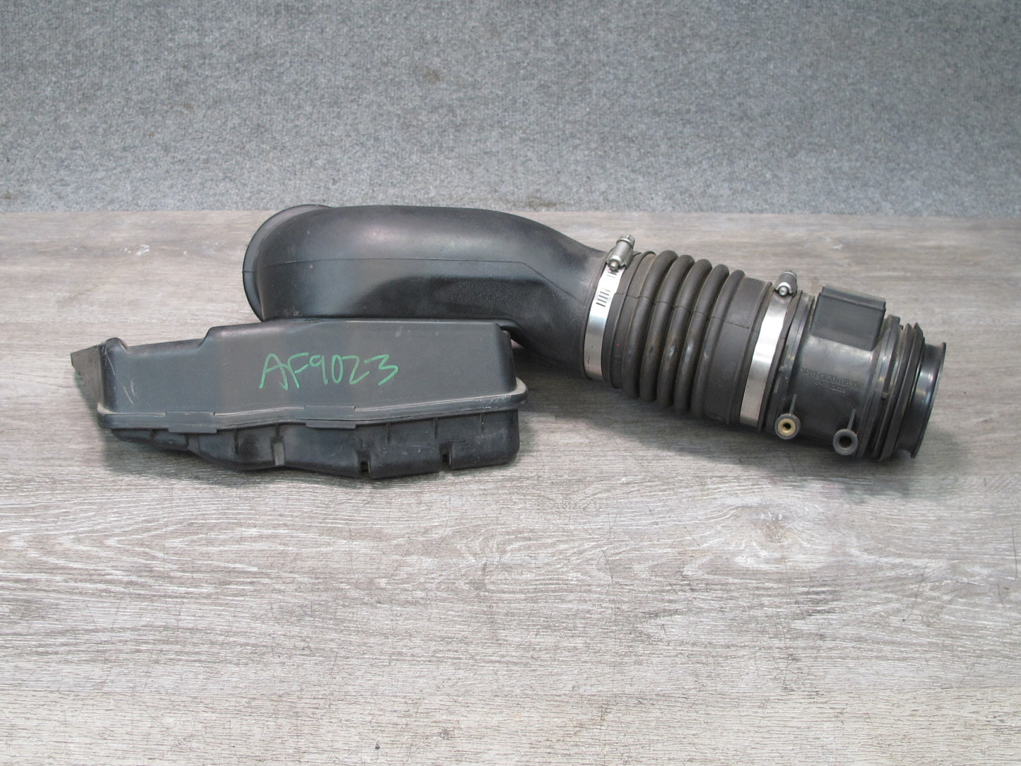 1997 Lexus UZZ30L SC400 Air Intake Resonator Hose Pipe w MAF Sensor Assy OEM