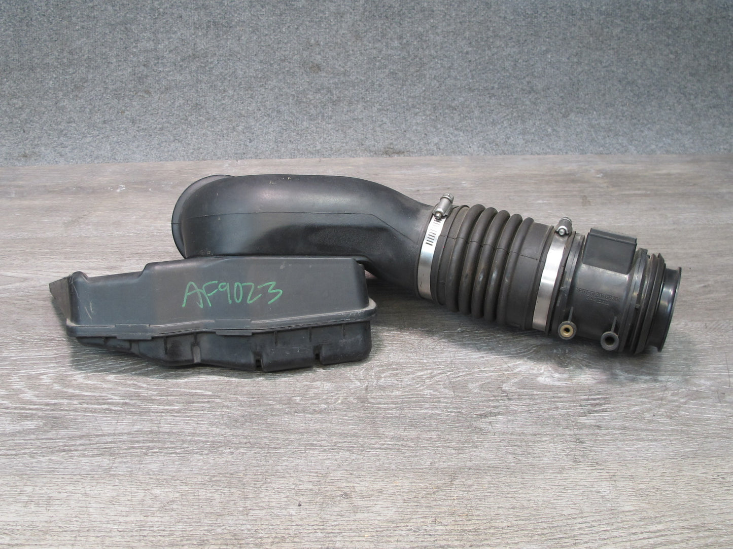 1997 Lexus UZZ30L SC400 Air Intake Resonator Hose Pipe w MAF Sensor Assy OEM