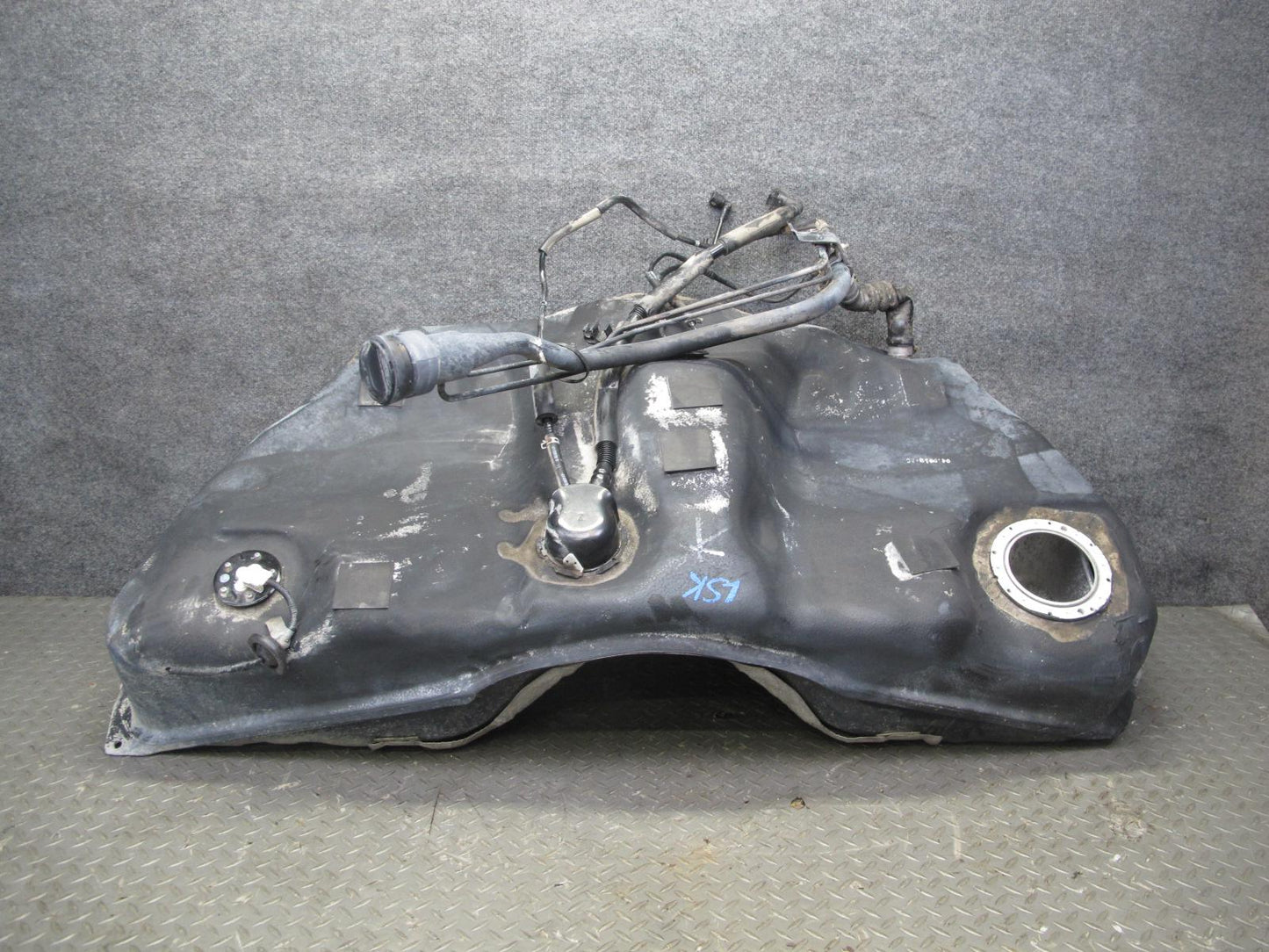 01-05 Lexus UCF30L LS430 Gas Fuel Tank w Filler Neck & Heat Shield Assembly OEM