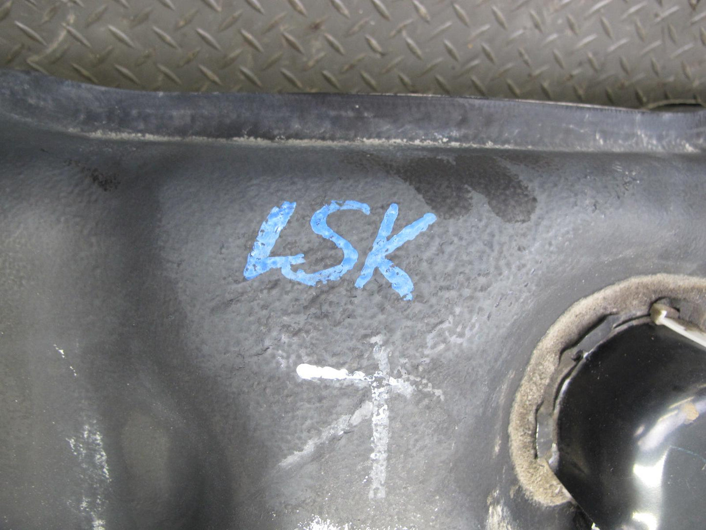 01-05 Lexus UCF30L LS430 Gas Fuel Tank w Filler Neck & Heat Shield Assembly OEM