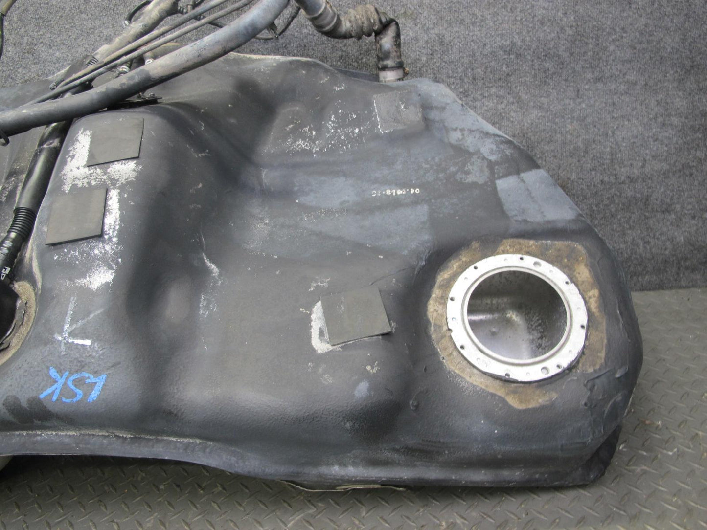 01-05 Lexus UCF30L LS430 Gas Fuel Tank w Filler Neck & Heat Shield Assembly OEM