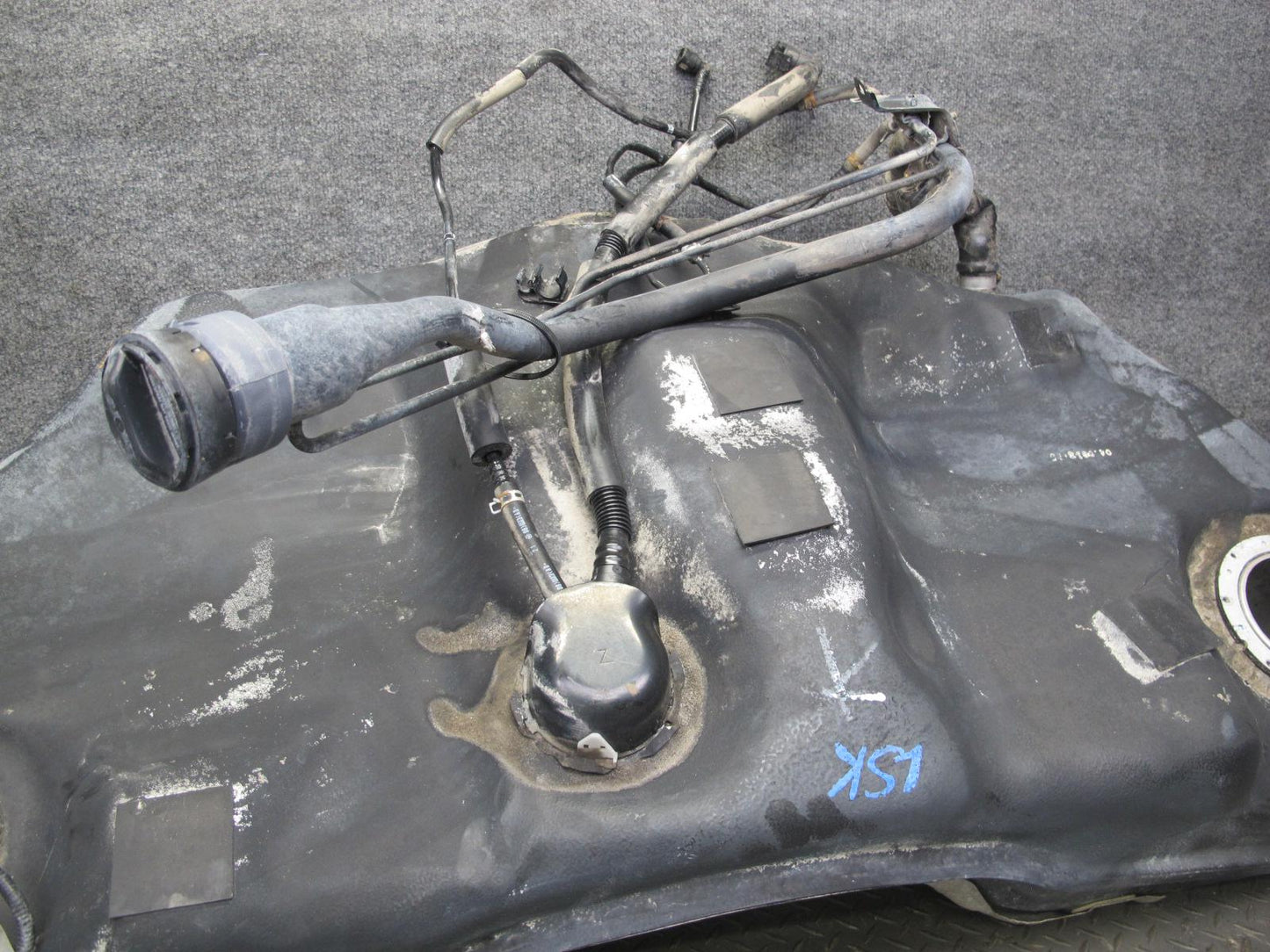 01-05 Lexus UCF30L LS430 Gas Fuel Tank w Filler Neck & Heat Shield Assembly OEM