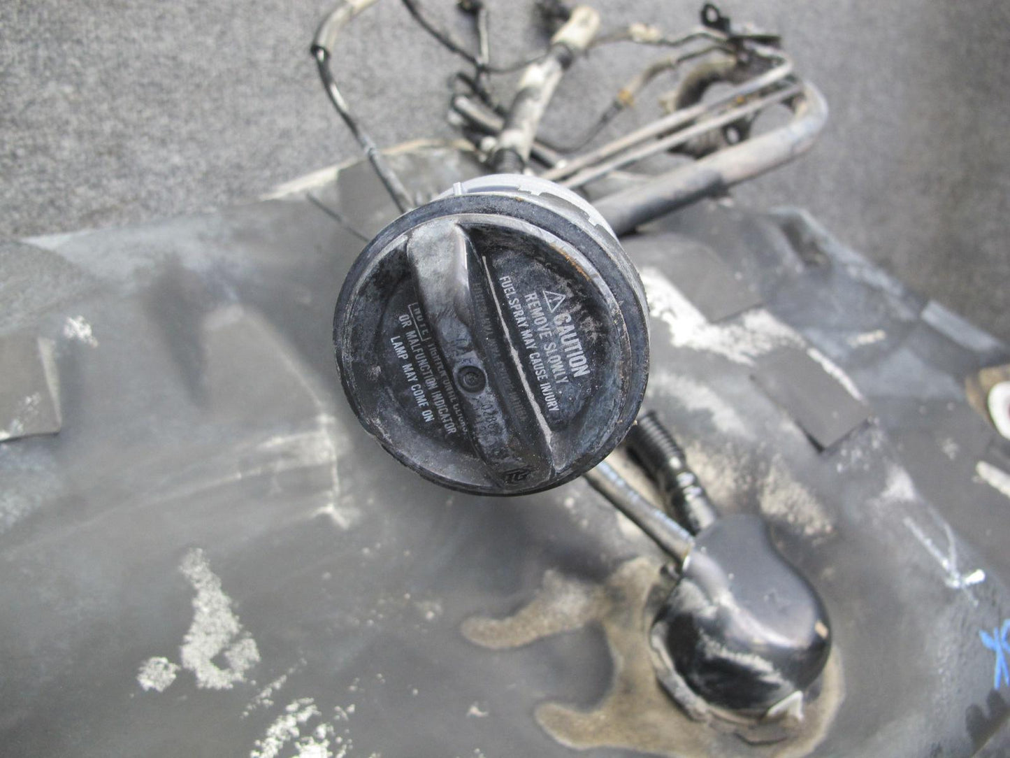 01-05 Lexus UCF30L LS430 Gas Fuel Tank w Filler Neck & Heat Shield Assembly OEM