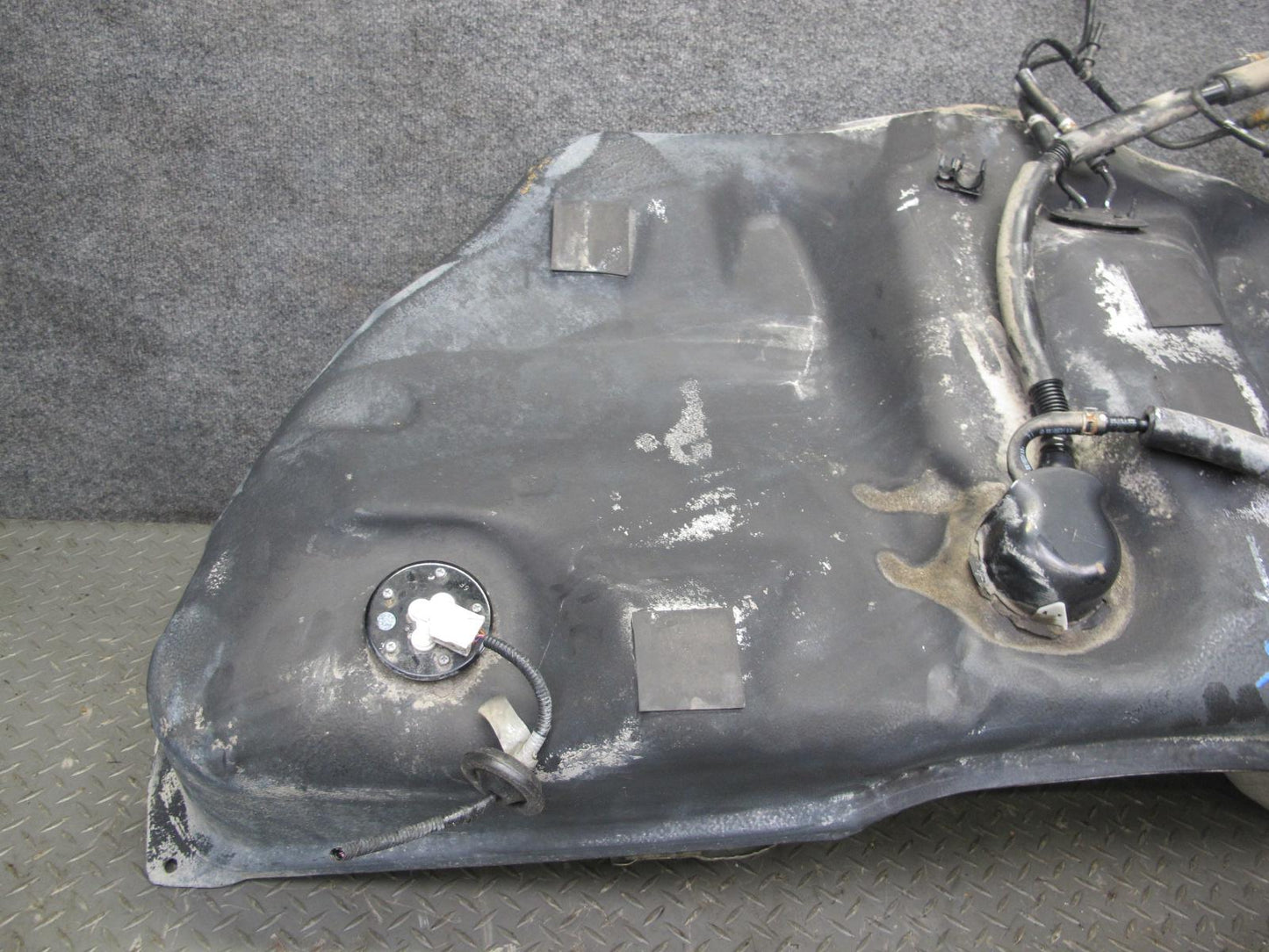 01-05 Lexus UCF30L LS430 Gas Fuel Tank w Filler Neck & Heat Shield Assembly OEM