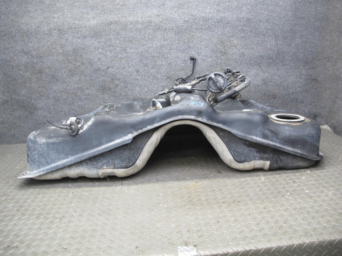01-05 Lexus UCF30L LS430 Gas Fuel Tank w Filler Neck & Heat Shield Assembly OEM