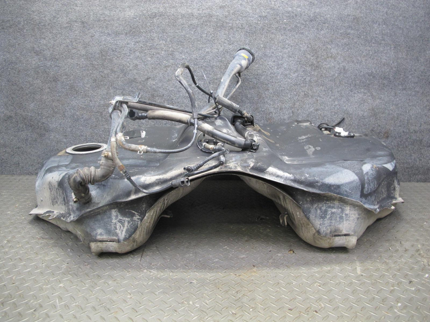 01-05 Lexus UCF30L LS430 Gas Fuel Tank w Filler Neck & Heat Shield Assembly OEM