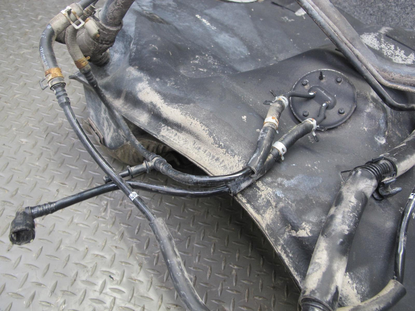 01-05 Lexus UCF30L LS430 Gas Fuel Tank w Filler Neck & Heat Shield Assembly OEM