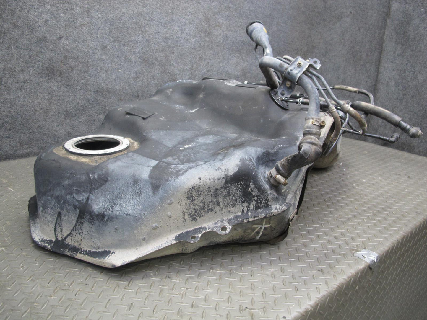 01-05 Lexus UCF30L LS430 Gas Fuel Tank w Filler Neck & Heat Shield Assembly OEM