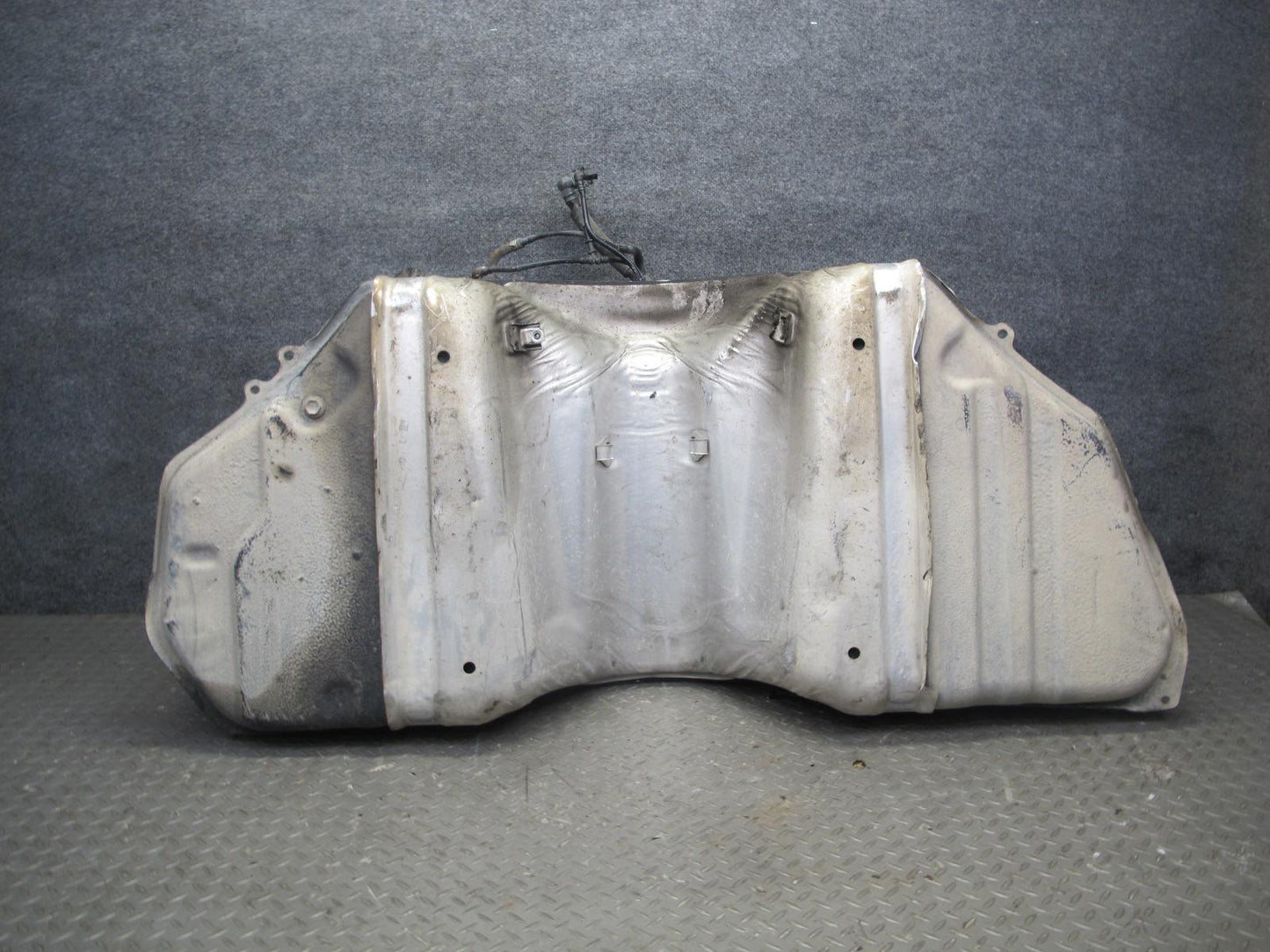 01-05 Lexus UCF30L LS430 Gas Fuel Tank w Filler Neck & Heat Shield Assembly OEM