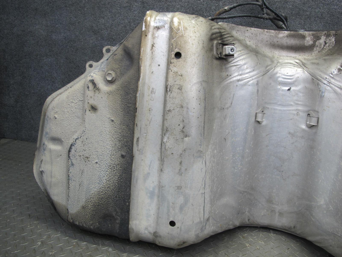 01-05 Lexus UCF30L LS430 Gas Fuel Tank w Filler Neck & Heat Shield Assembly OEM