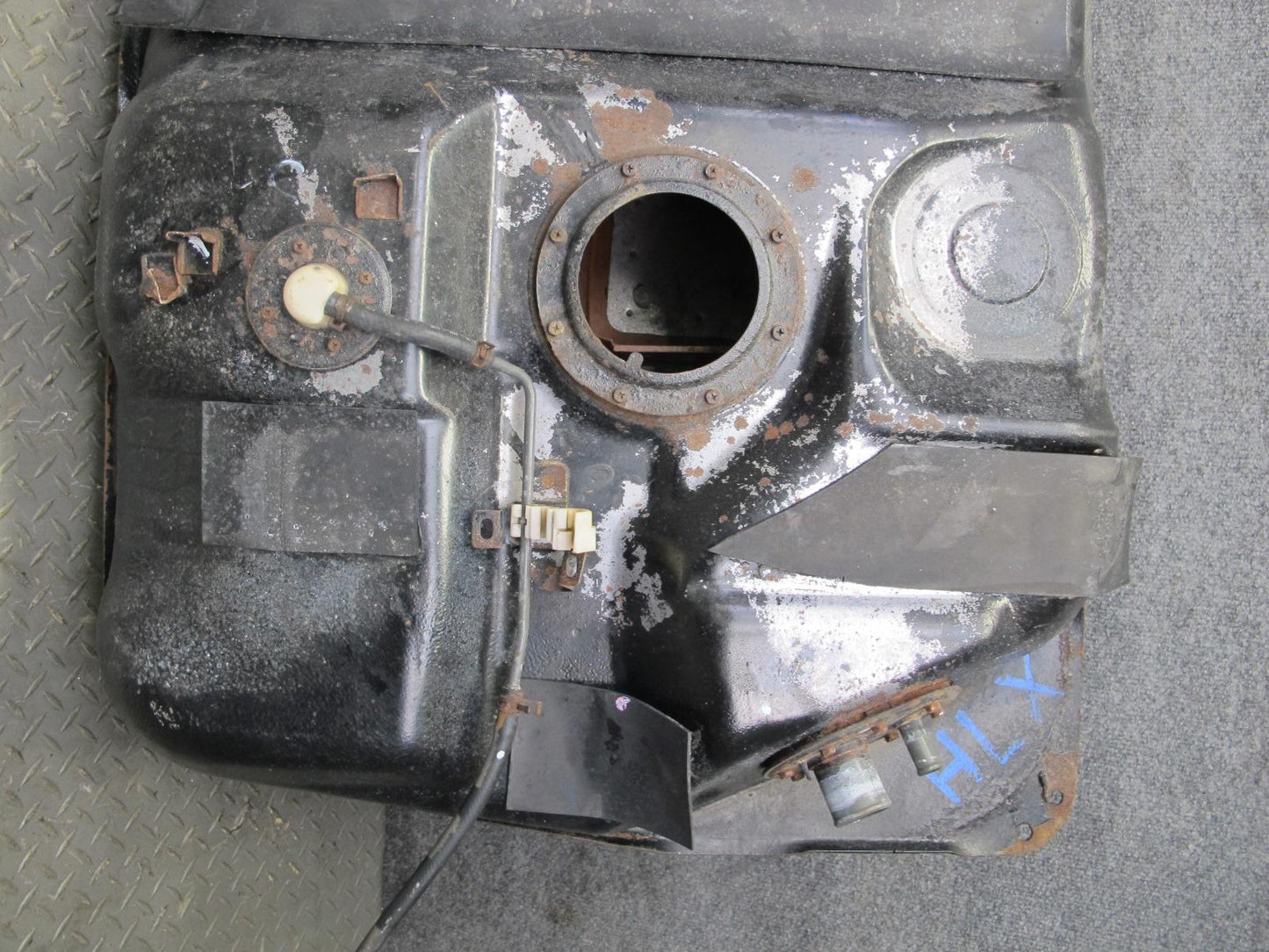 1998-2007 Lexus UZJ100L LX470 Fuel Tank Unit