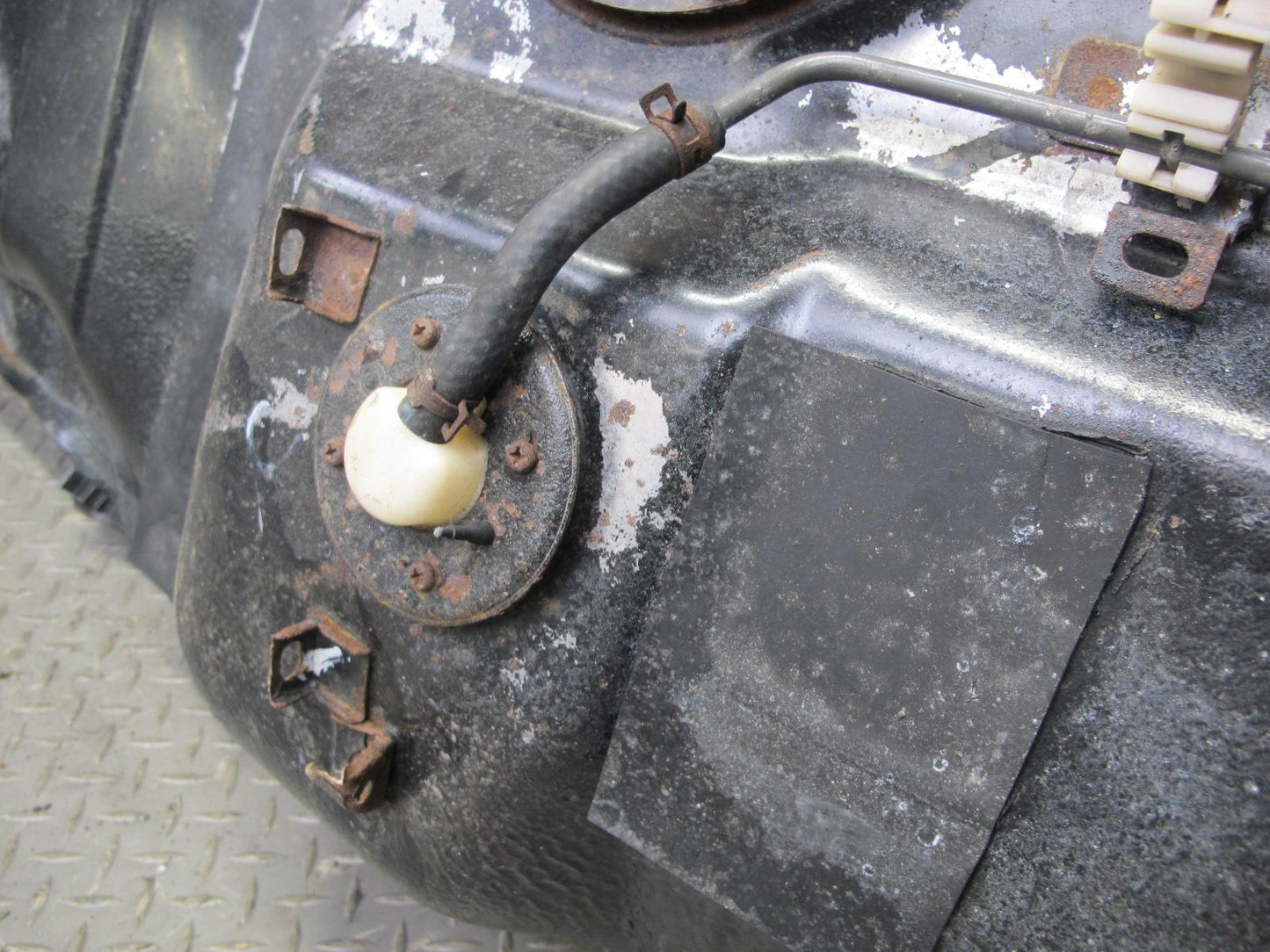 1998-2007 Lexus UZJ100L LX470 Fuel Tank Unit