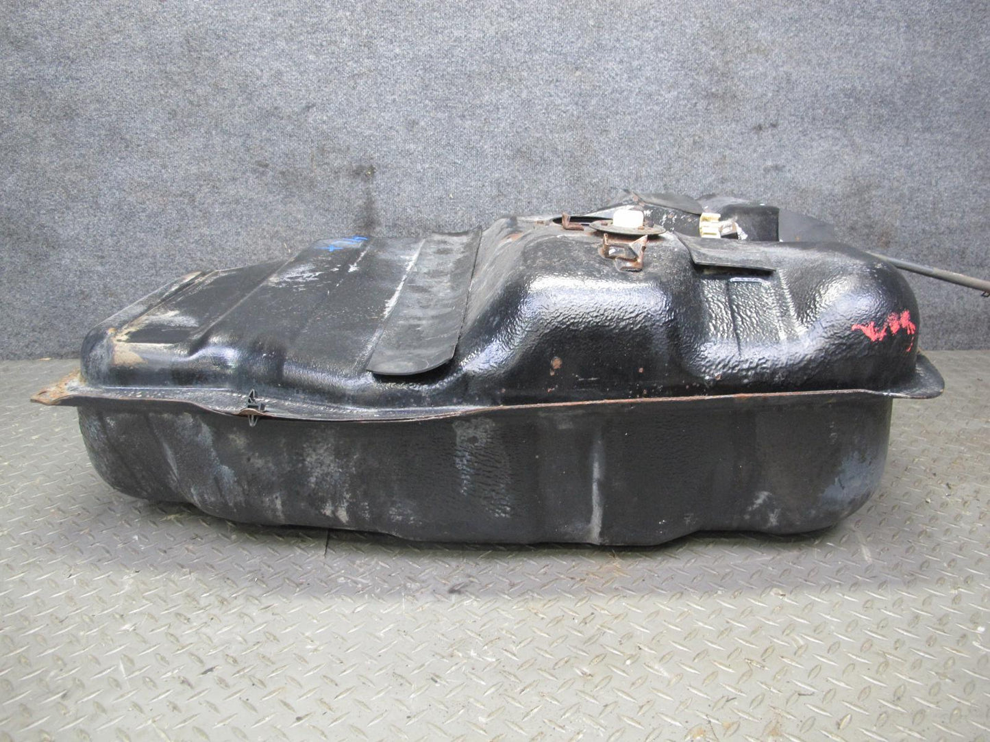 1998-2007 Lexus UZJ100L LX470 Fuel Tank Unit