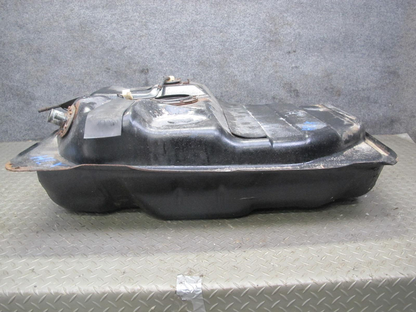 1998-2007 Lexus UZJ100L LX470 Fuel Tank Unit