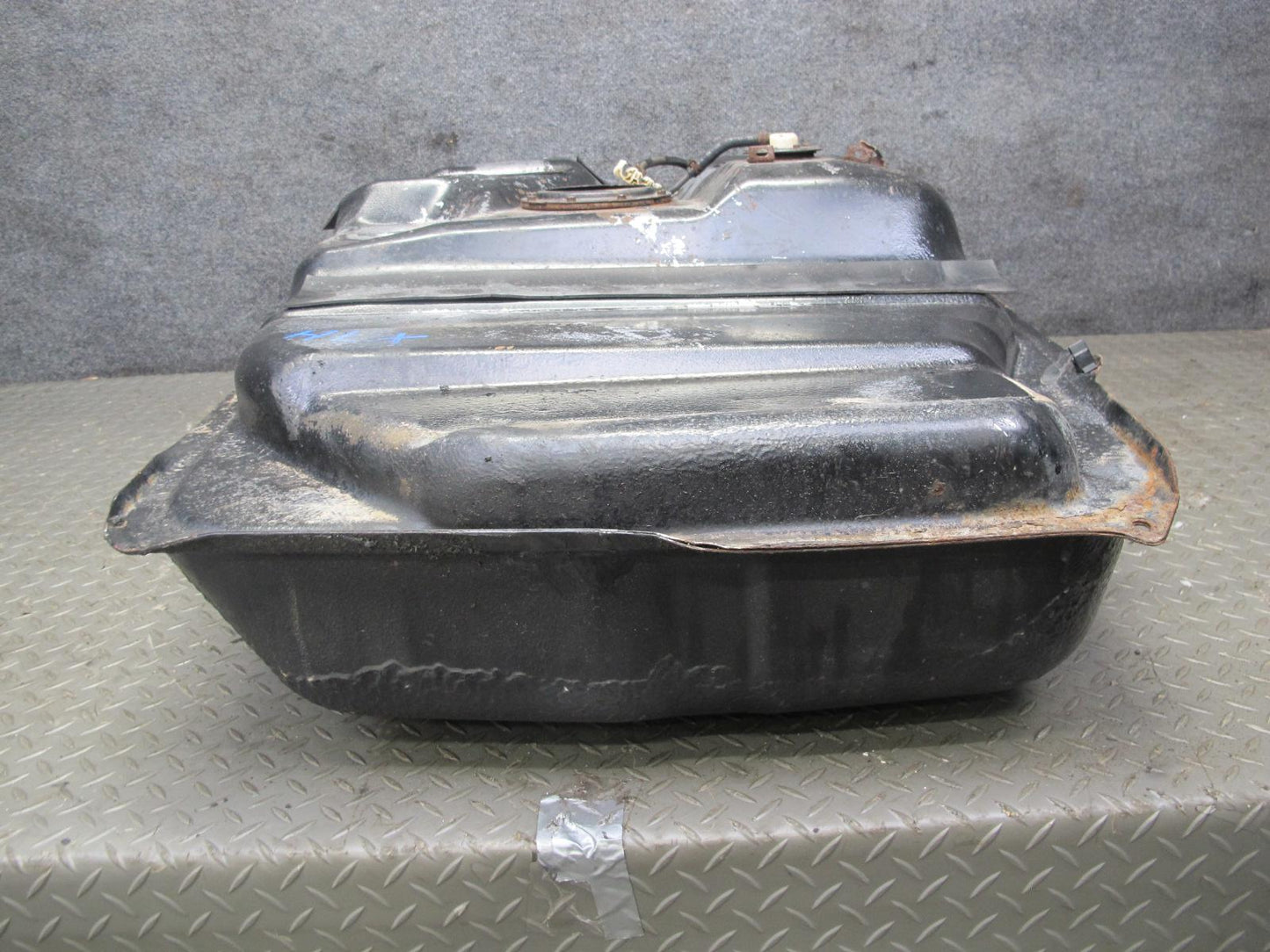 1998-2007 Lexus UZJ100L LX470 Fuel Tank Unit