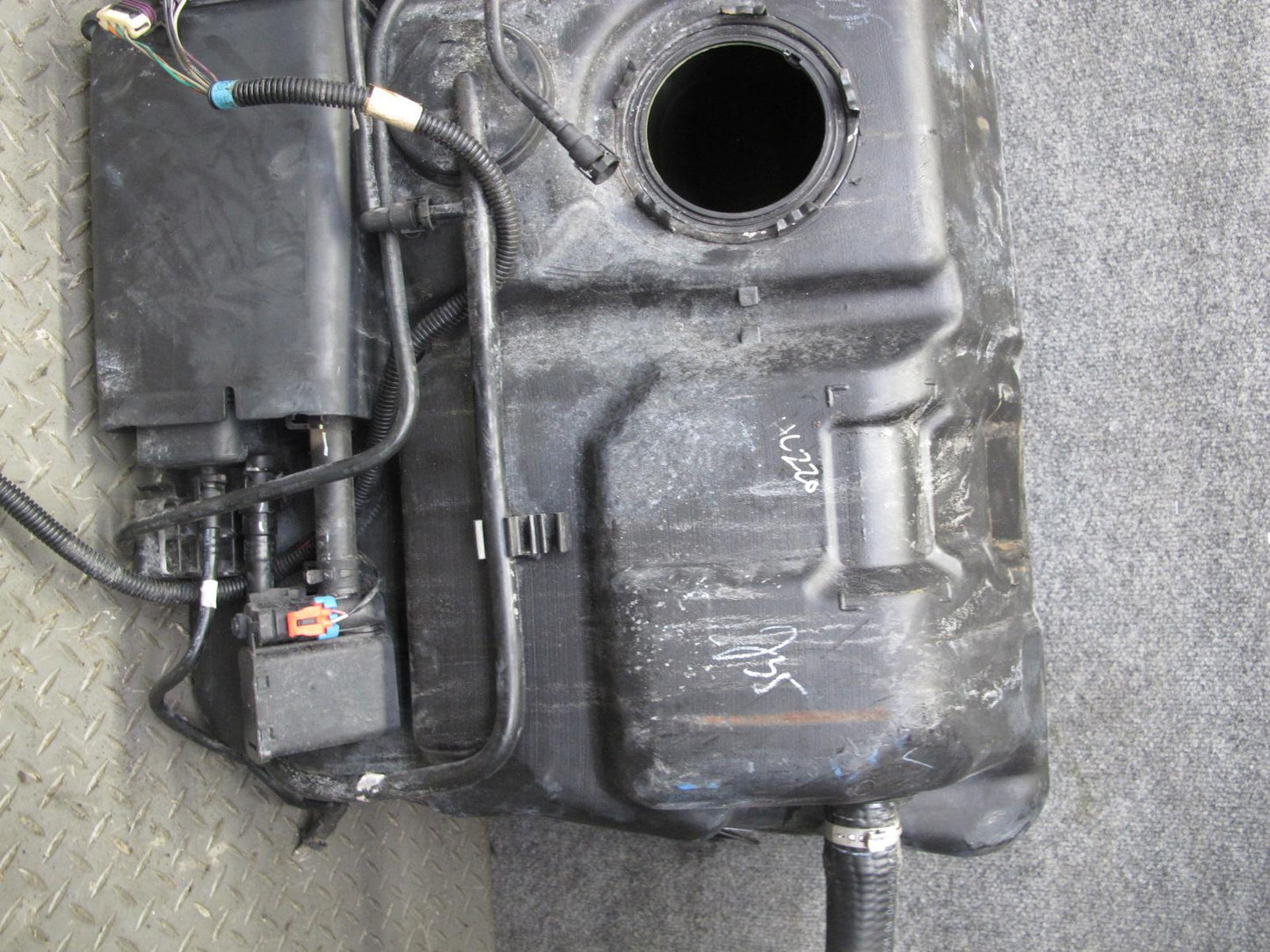 99-02 Pontiac Firebird Camaro 5.7L Fuel Gas Tank Filler Neck Vapor Canister OEM
