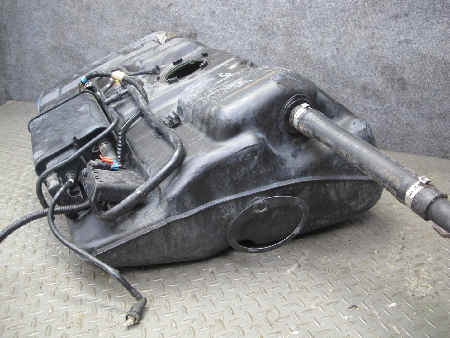99-02 Pontiac Firebird Camaro 5.7L Fuel Gas Tank Filler Neck Vapor Canister OEM