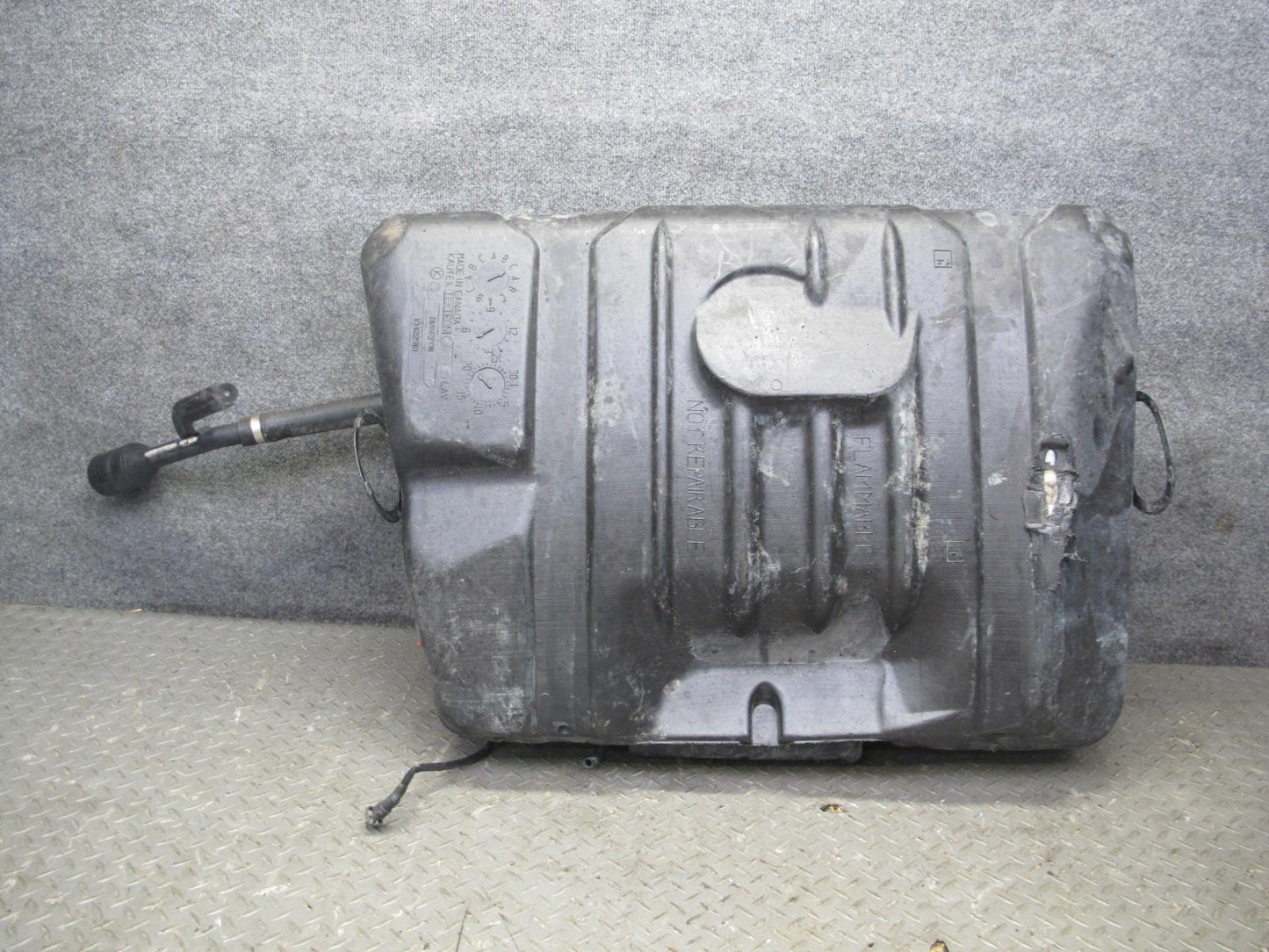 99-02 Pontiac Firebird Camaro 5.7L Fuel Gas Tank Filler Neck Vapor Canister OEM