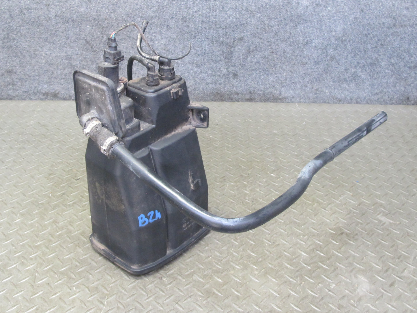 96-98 BMW E36/7 Z3 Fuel Evap Vapor Charcoal Canister 1183568 OEM