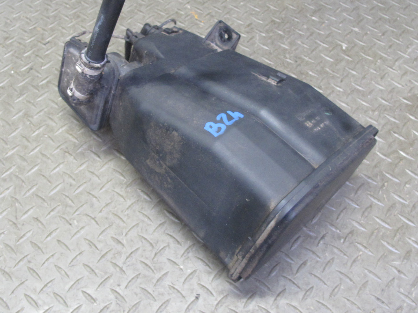 96-98 BMW E36/7 Z3 Fuel Evap Vapor Charcoal Canister 1183568 OEM