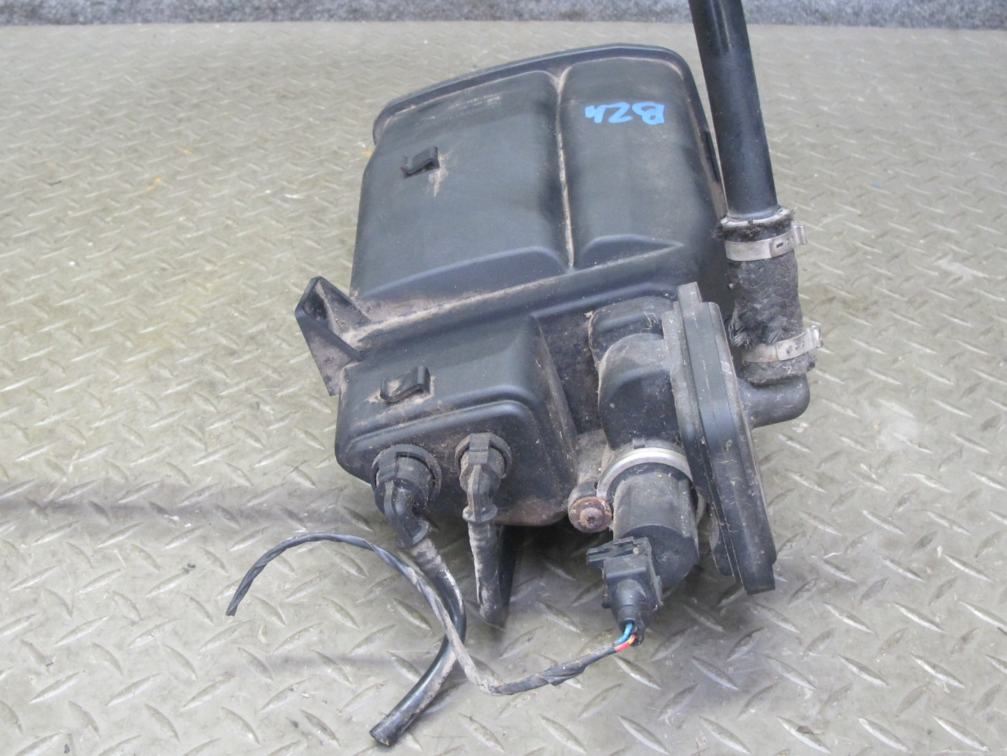96-98 BMW E36/7 Z3 Fuel Evap Vapor Charcoal Canister 1183568 OEM