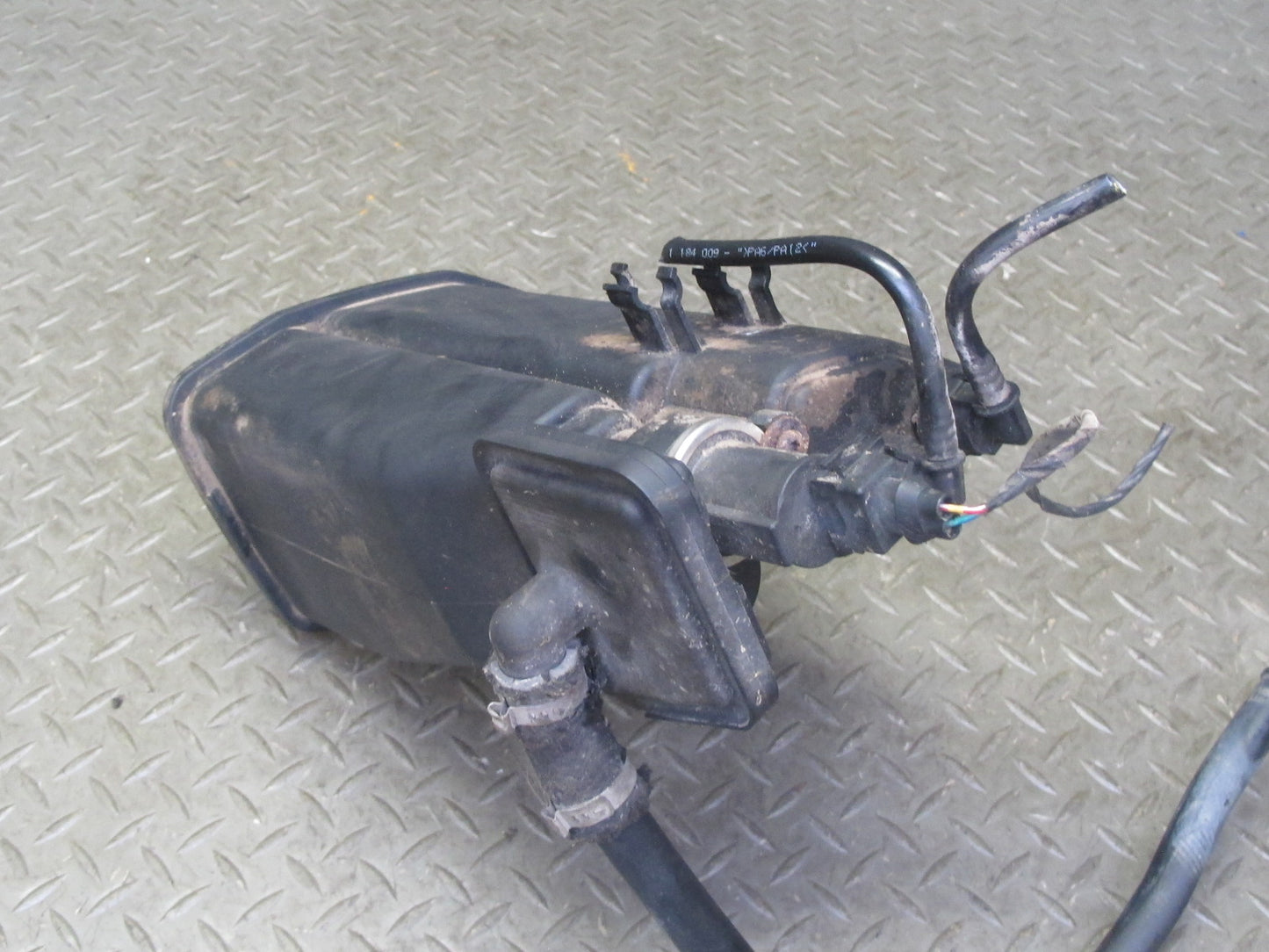 96-98 BMW E36/7 Z3 Fuel Evap Vapor Charcoal Canister 1183568 OEM