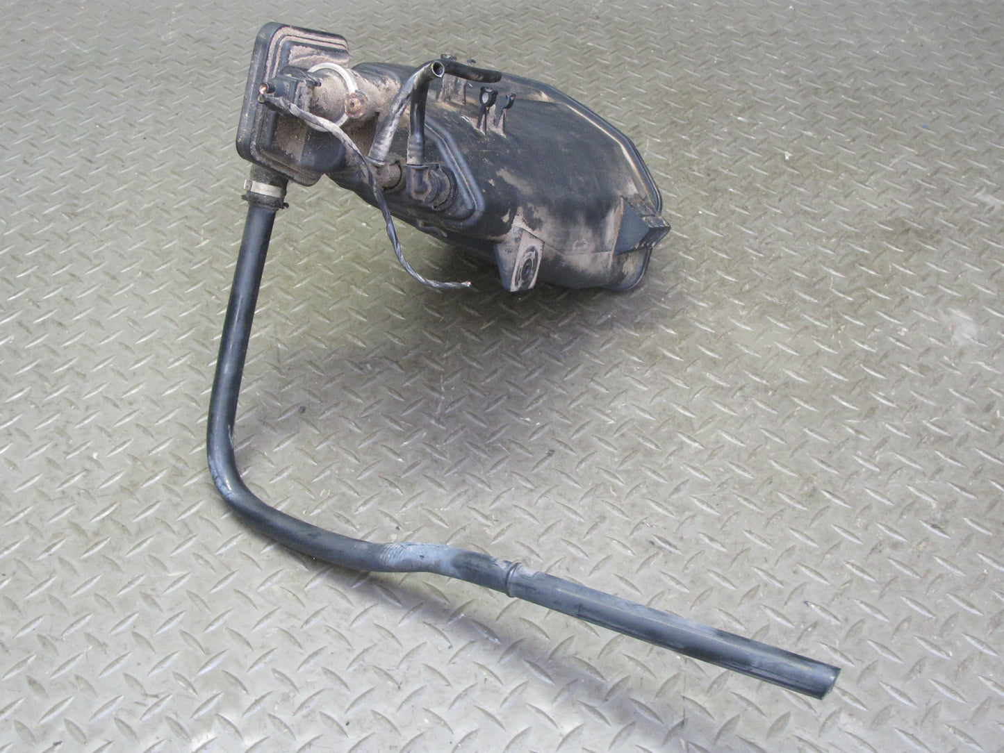 96-98 BMW E36/7 Z3 Fuel Evap Vapor Charcoal Canister 1183568 OEM