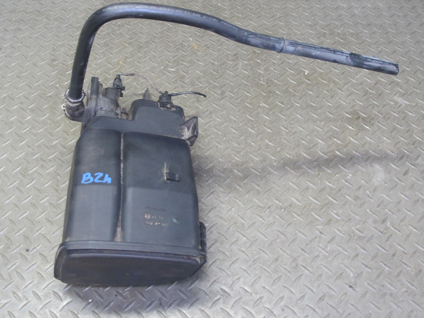 96-98 BMW E36/7 Z3 Fuel Evap Vapor Charcoal Canister 1183568 OEM