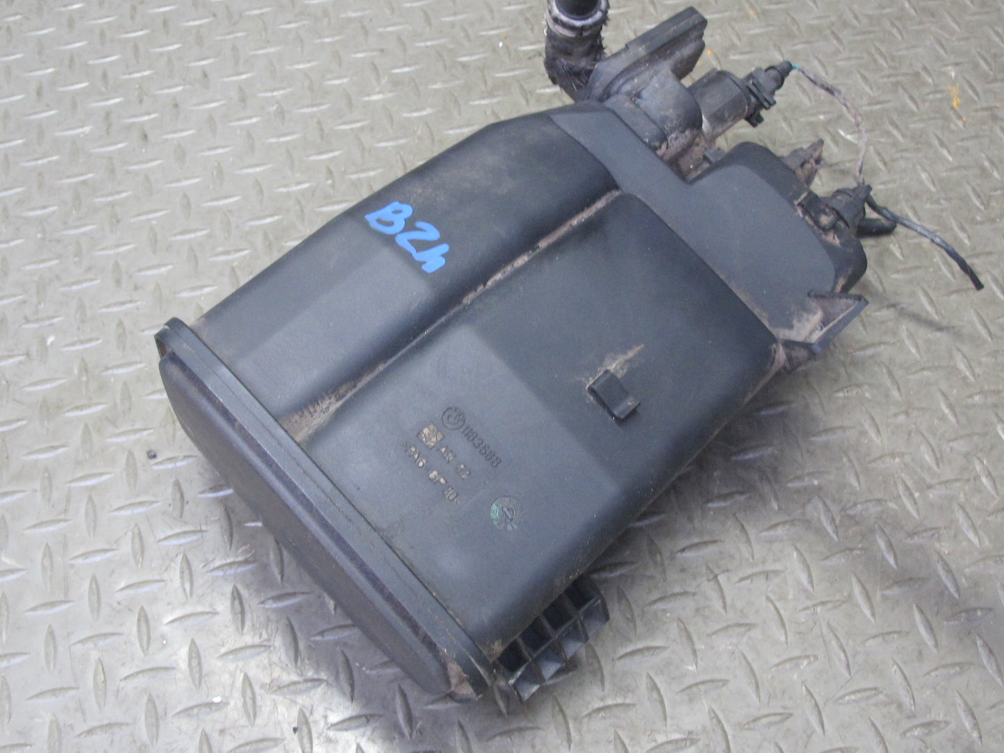 96-98 BMW E36/7 Z3 Fuel Evap Vapor Charcoal Canister 1183568 OEM