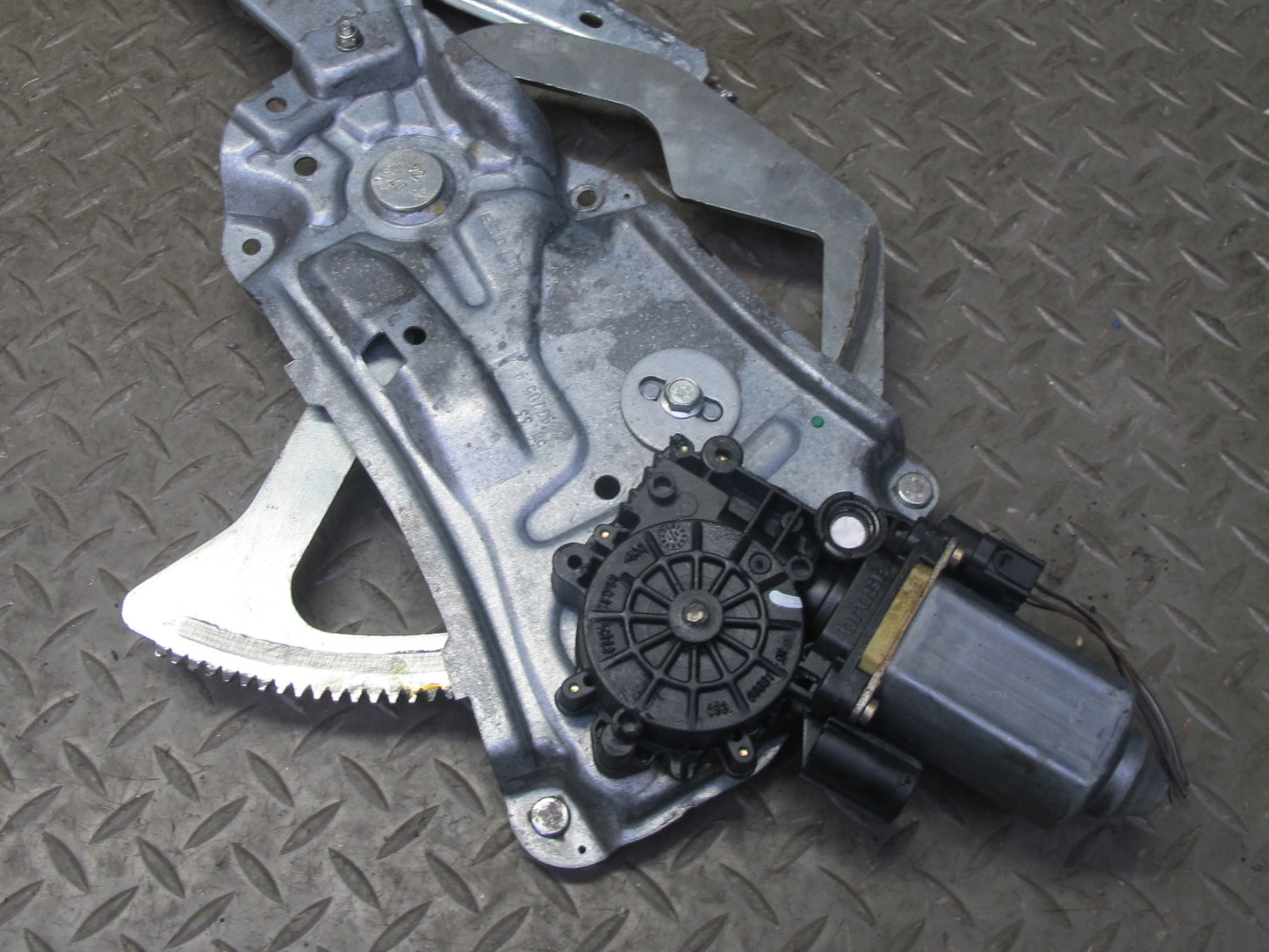 96-02 BMW E36/7 Z3 Roadster Left Driver Door Window Regulator w Motor OEM