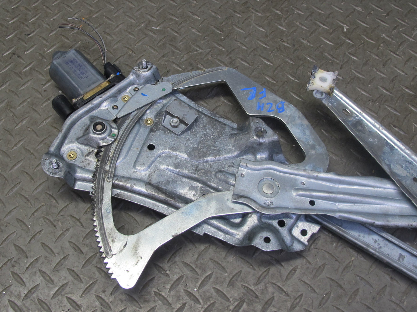 96-02 BMW E36/7 Z3 Roadster Left Driver Door Window Regulator w Motor OEM